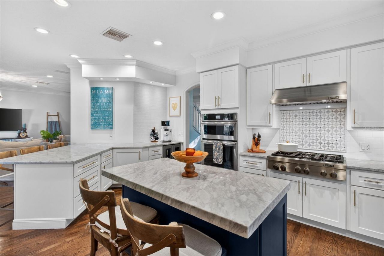 1298 Seville Lane Ne, Saint Petersburg, FL 33704 Photo