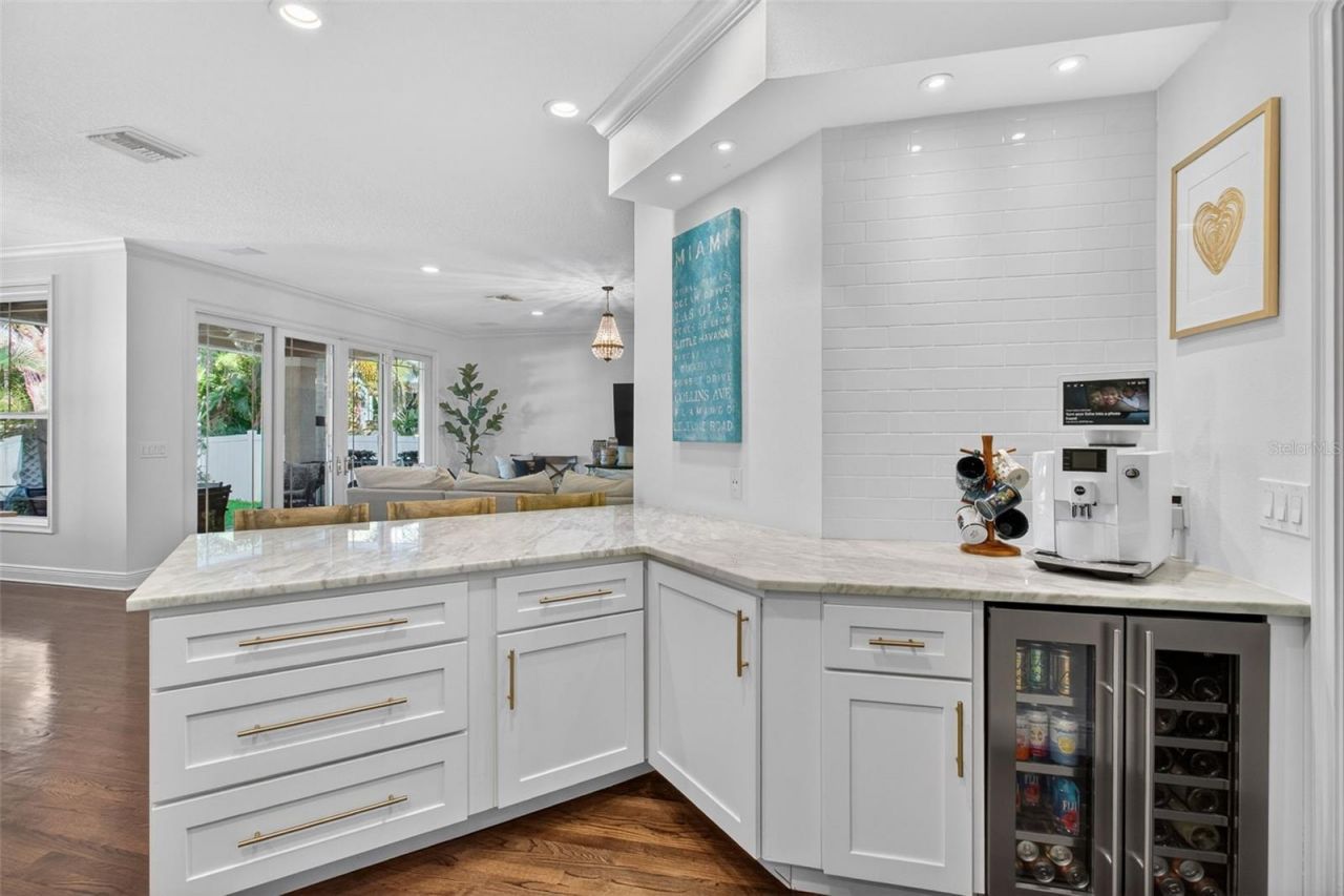 1298 Seville Lane Ne, Saint Petersburg, FL 33704 Photo