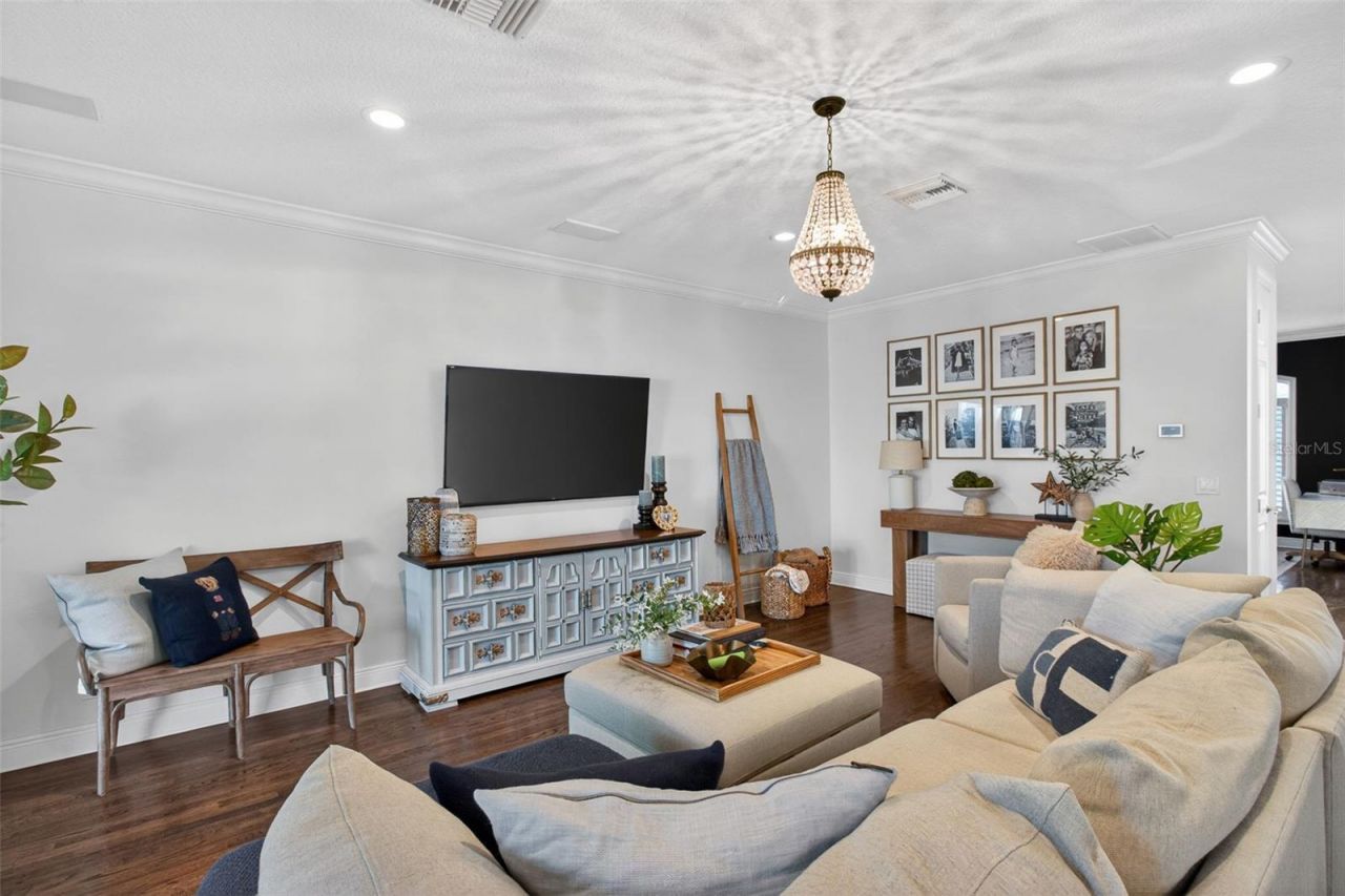 1298 Seville Lane Ne, Saint Petersburg, FL 33704 Photo