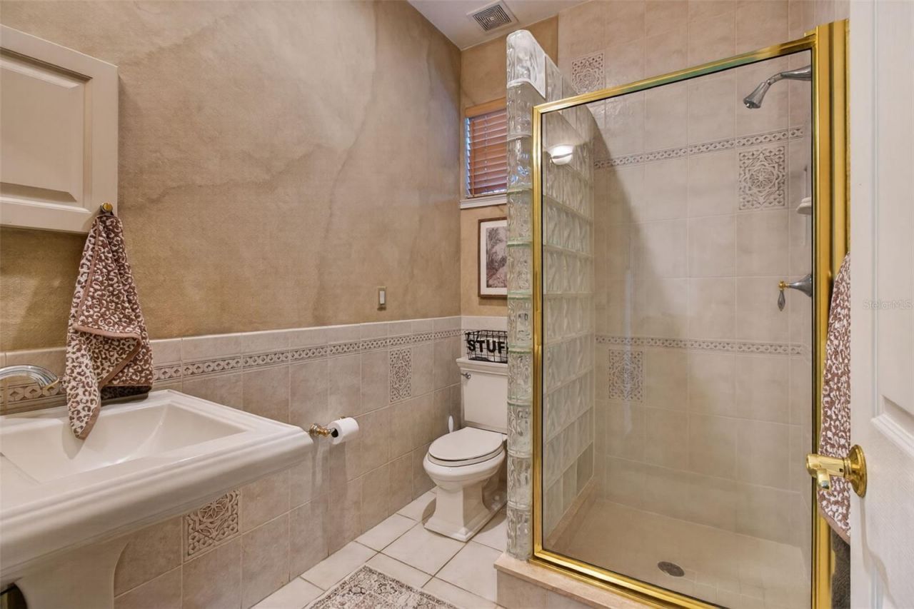 1298 Seville Lane Ne, Saint Petersburg, FL 33704 Photo