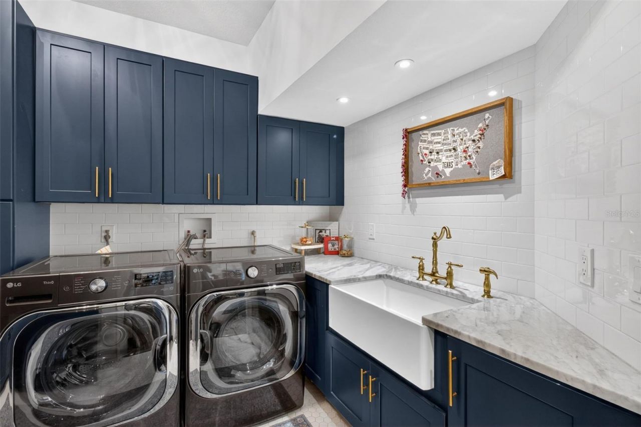 1298 Seville Lane Ne, Saint Petersburg, FL 33704 Photo