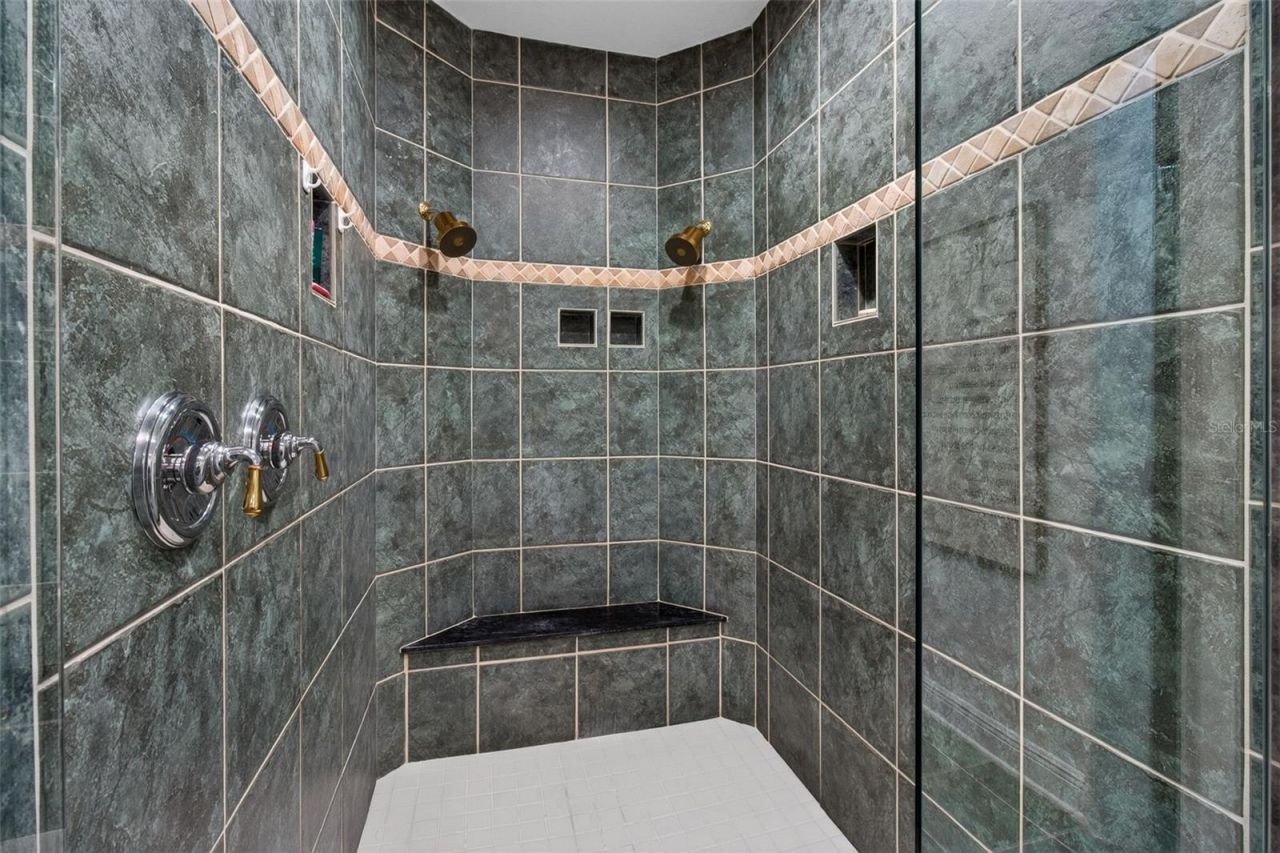 1298 Seville Lane Ne, Saint Petersburg, FL 33704 Photo