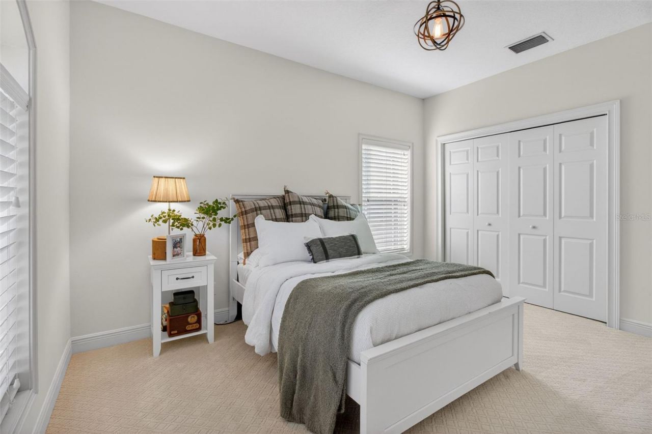 1298 Seville Lane Ne, Saint Petersburg, FL 33704 Photo