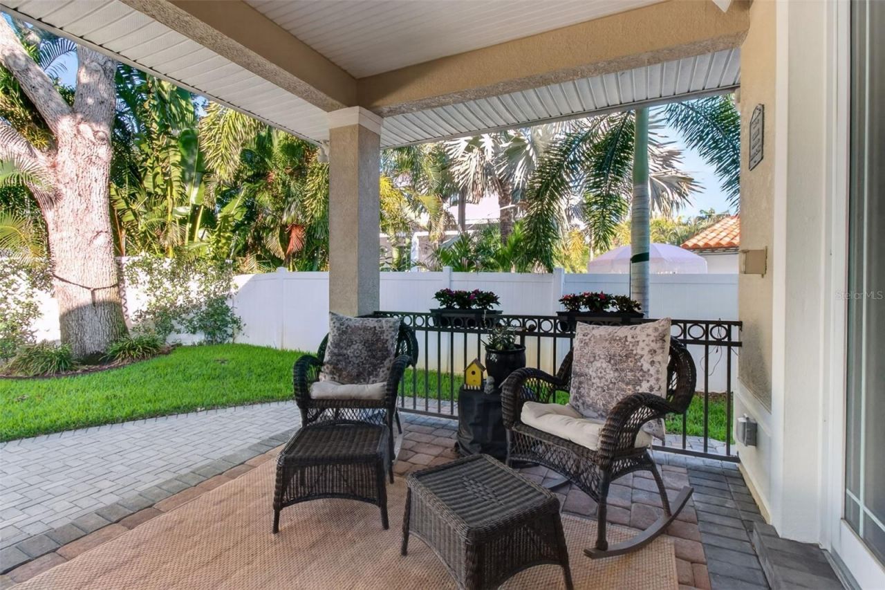 1298 Seville Lane Ne, Saint Petersburg, FL 33704 Photo