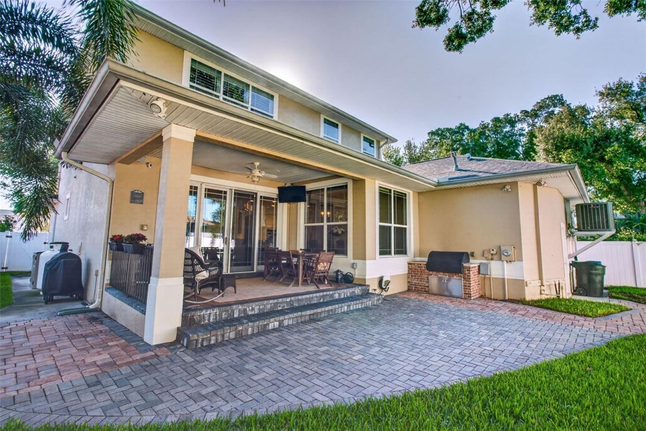 1298 Seville Lane Ne, Saint Petersburg, FL 33704 Photo