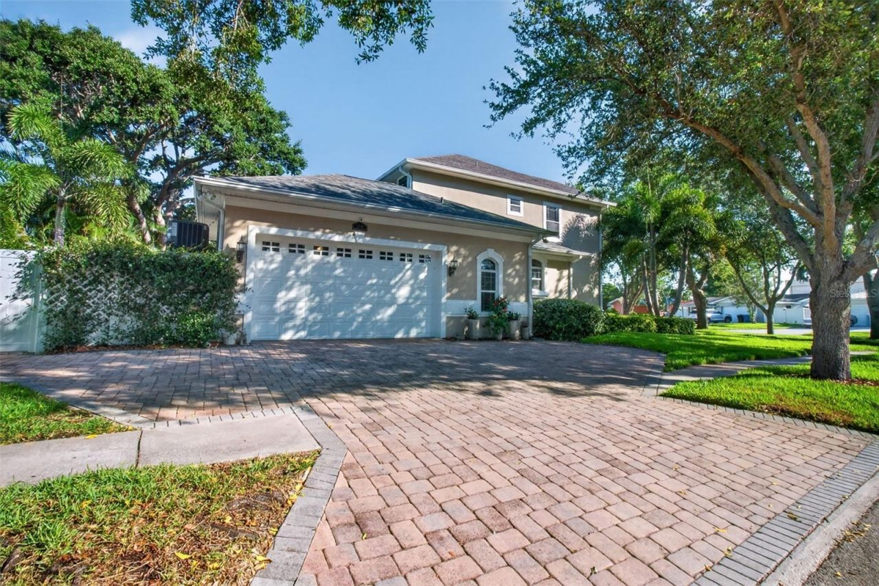 1298 Seville Lane Ne, Saint Petersburg, FL 33704 Photo