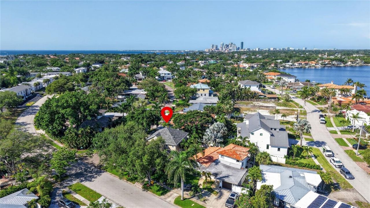 1298 Seville Lane Ne, Saint Petersburg, FL 33704 Photo