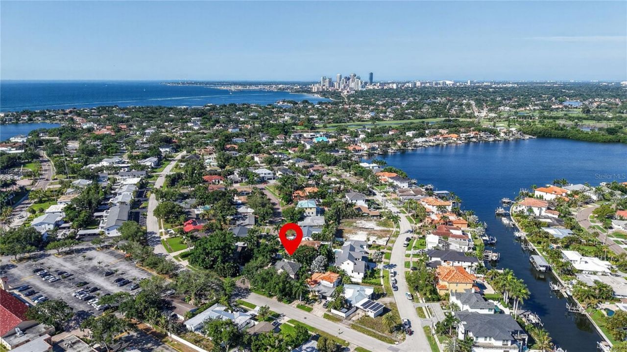 1298 Seville Lane Ne, Saint Petersburg, FL 33704 Photo