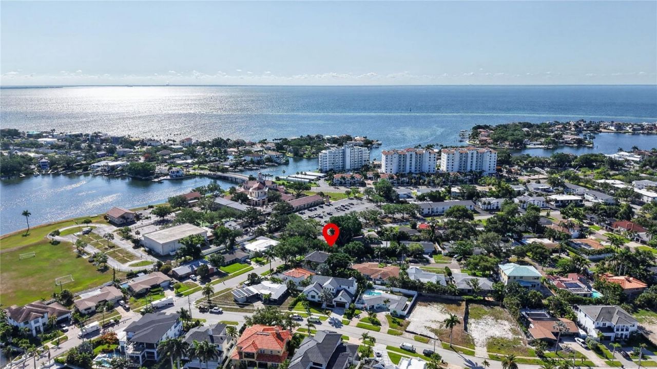 1298 Seville Lane Ne, Saint Petersburg, FL 33704 Photo