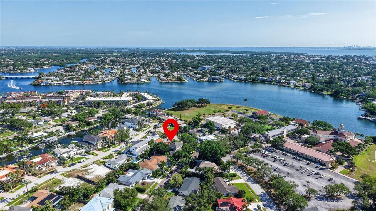 1298 Seville Lane Ne, Saint Petersburg, FL 33704 Photo