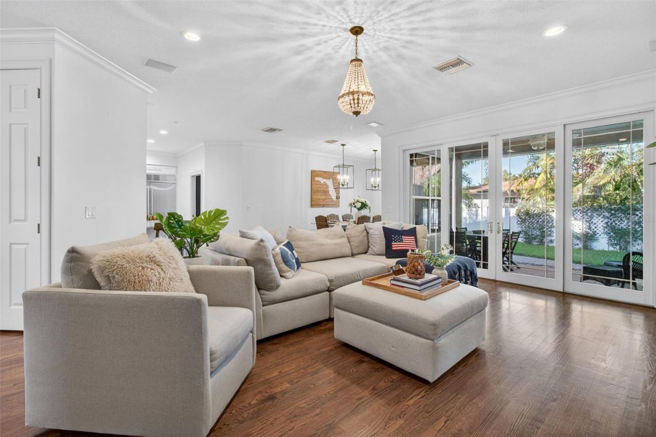 1298 Seville Lane Ne, Saint Petersburg, FL 33704 Photo