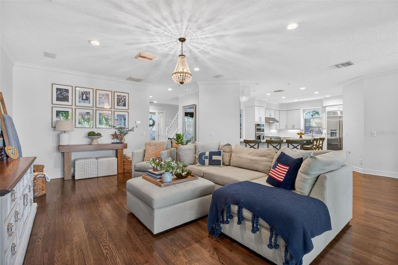 1298 Seville Lane Ne, Saint Petersburg, FL 33704 Photo