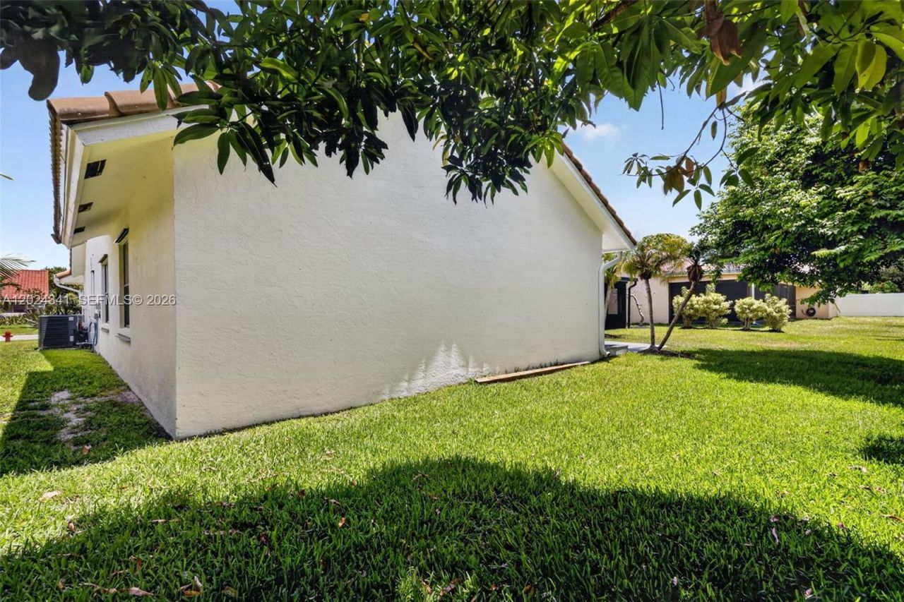9654 Sun Pointe Drive , Boynton Beach, FL 33437 Photo