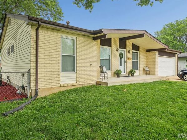 7400 Town And Country Place , Hazelwood, MO 63042