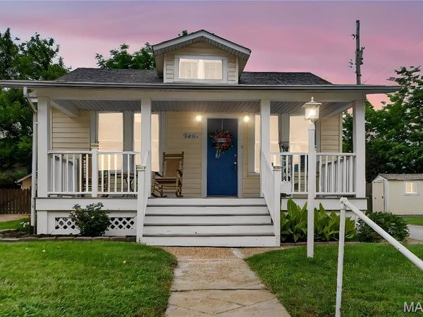 8651 Burton Avenue, St Louis, MO 63114