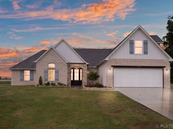 8813 E College Street, Broken Arrow, OK 74014