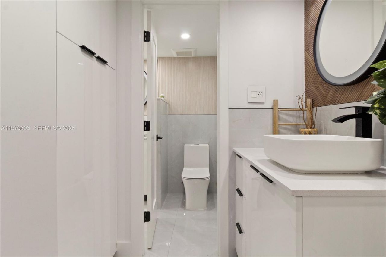 5701 Collins Ave , Unit 1619, Miami Beach, FL 33140 Photo