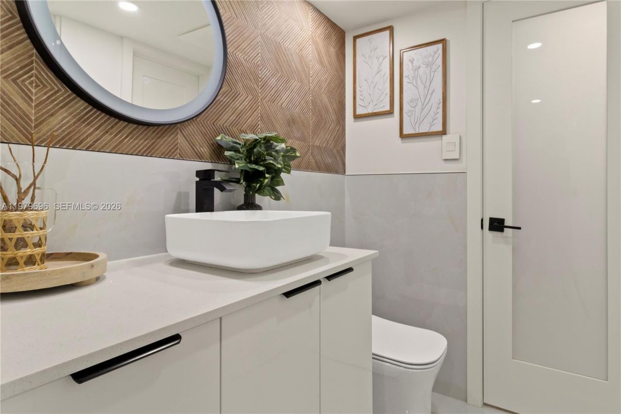 5701 Collins Ave , Unit 1619, Miami Beach, FL 33140 Photo