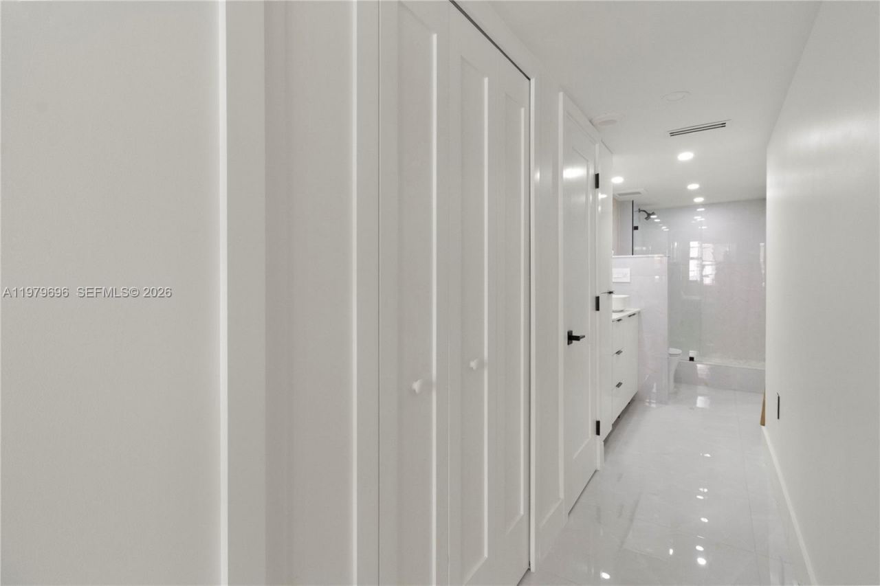 5701 Collins Ave , Unit 1619, Miami Beach, FL 33140 Photo