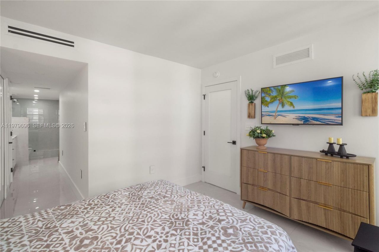 5701 Collins Ave , Unit 1619, Miami Beach, FL 33140 Photo