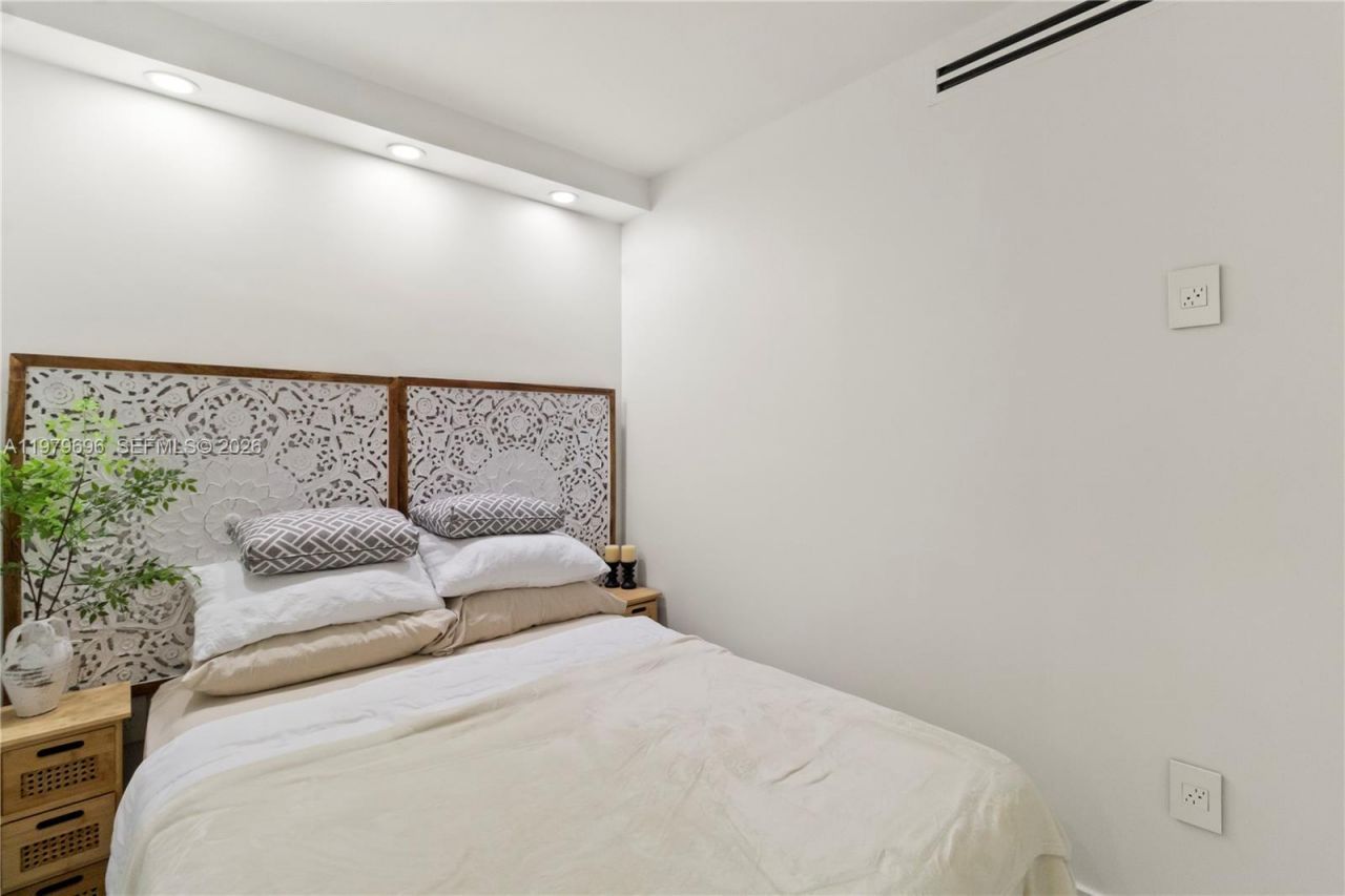5701 Collins Ave , Unit 1619, Miami Beach, FL 33140 Photo