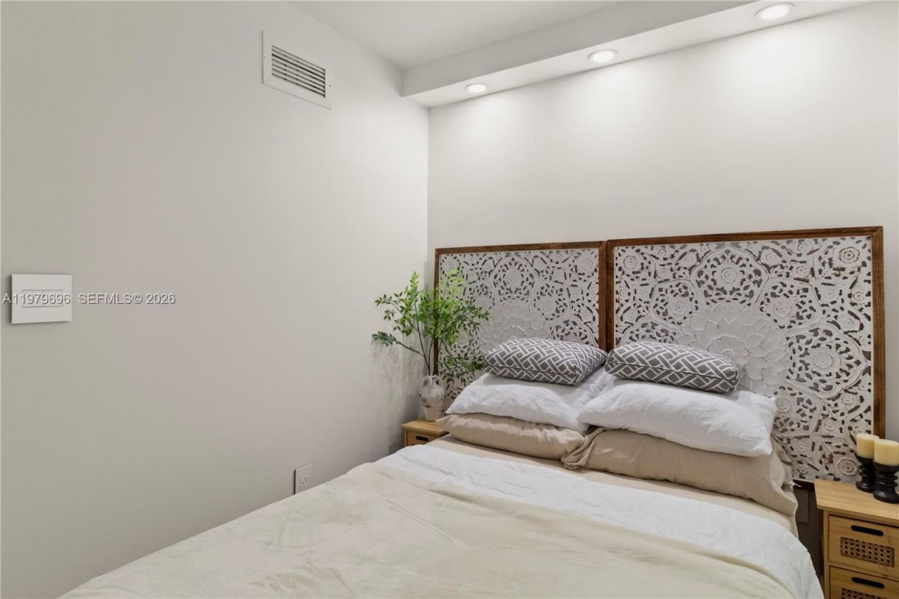 5701 Collins Ave , Unit 1619, Miami Beach, FL 33140 Photo