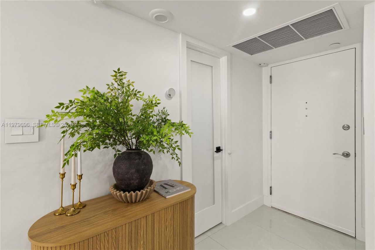 5701 Collins Ave , Unit 1619, Miami Beach, FL 33140 Photo