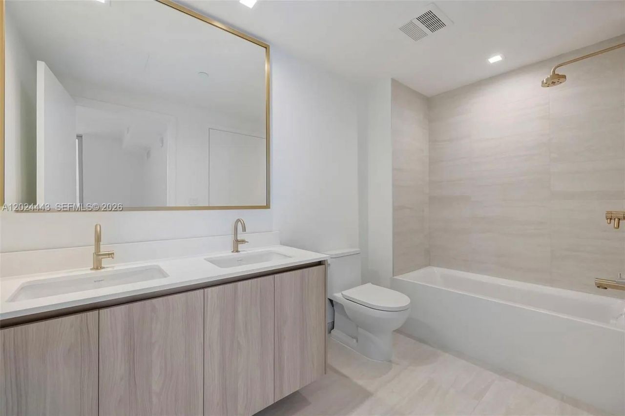 77 SE 5th St , Unit 2305, Miami, FL 33131 Photo