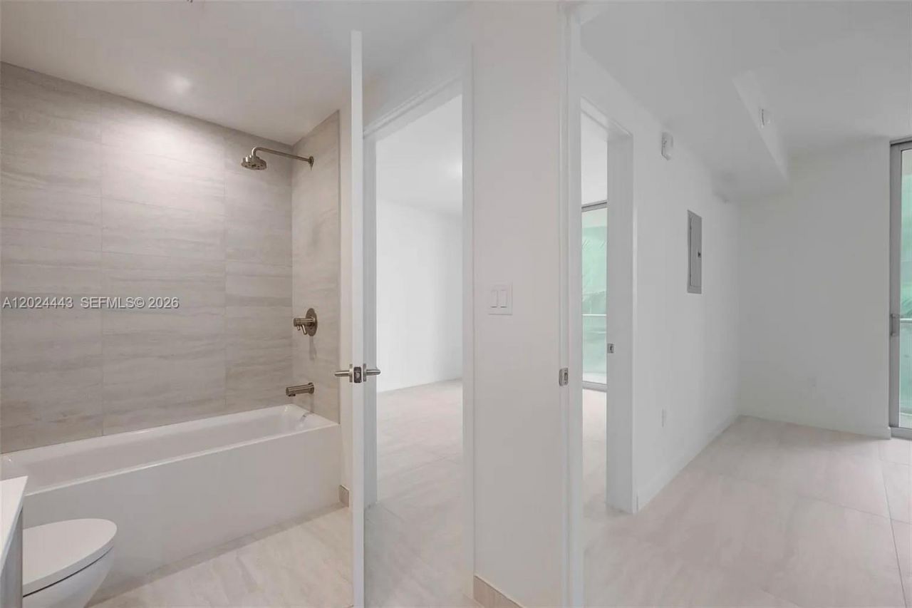 77 SE 5th St , Unit 2305, Miami, FL 33131 Photo