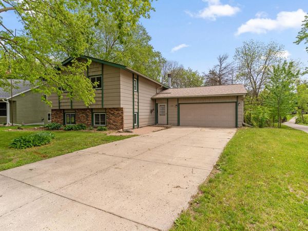 1000 Summerfield Drive, Northfield, MN 55057