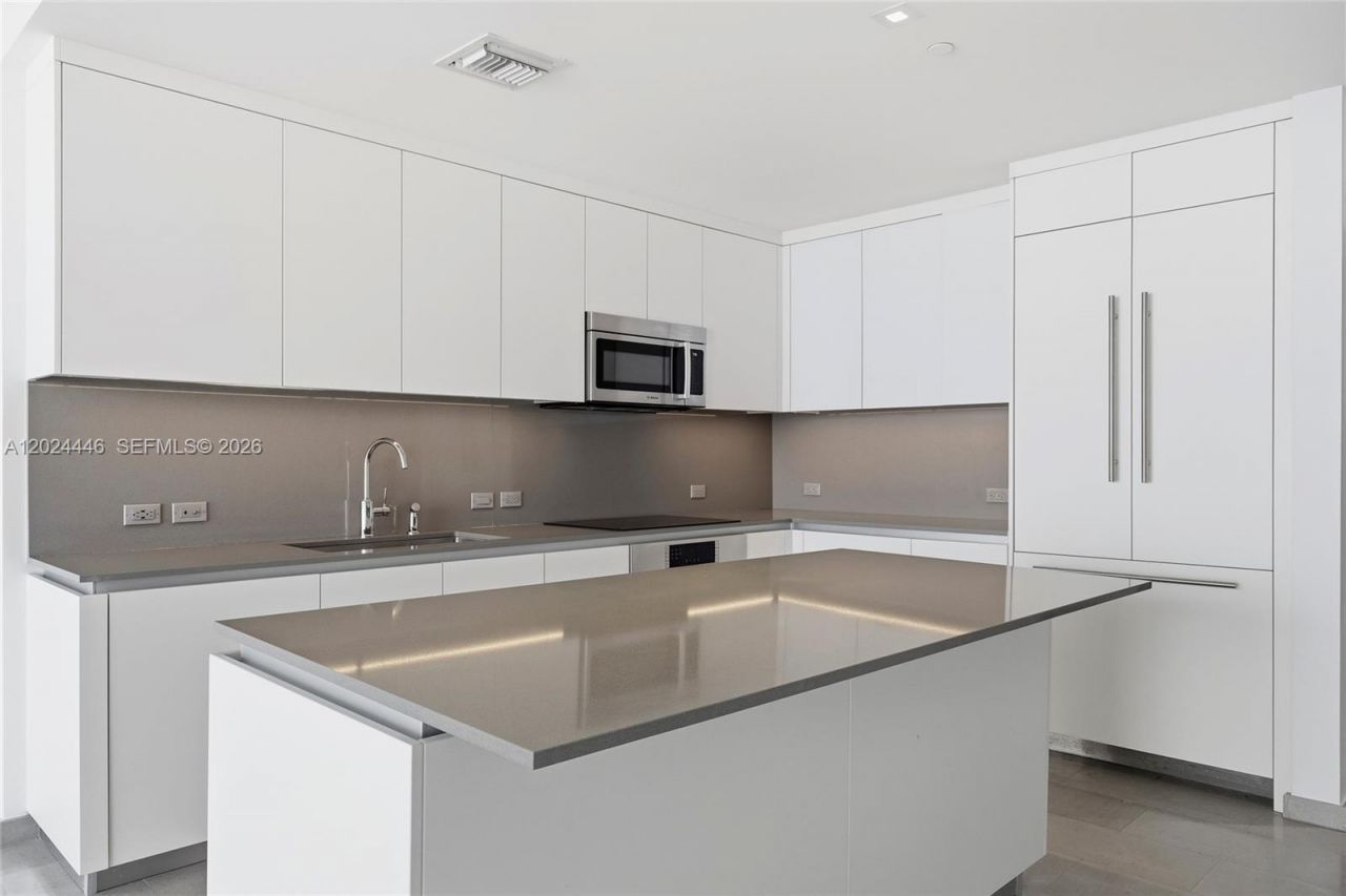88 SW 7th St , Unit 2008, Miami, FL 33130 Photo