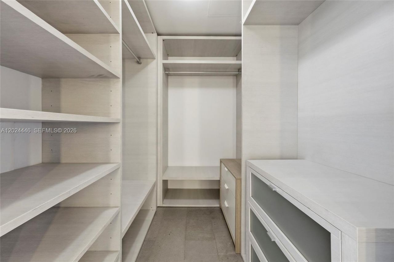 88 SW 7th St , Unit 2008, Miami, FL 33130 Photo