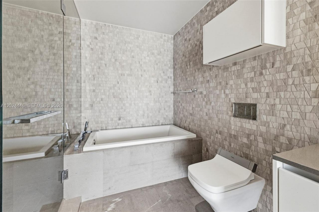 88 SW 7th St , Unit 2008, Miami, FL 33130 Photo