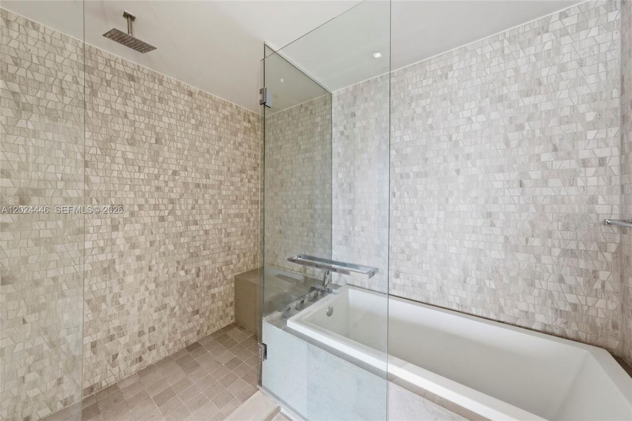 88 SW 7th St , Unit 2008, Miami, FL 33130 Photo