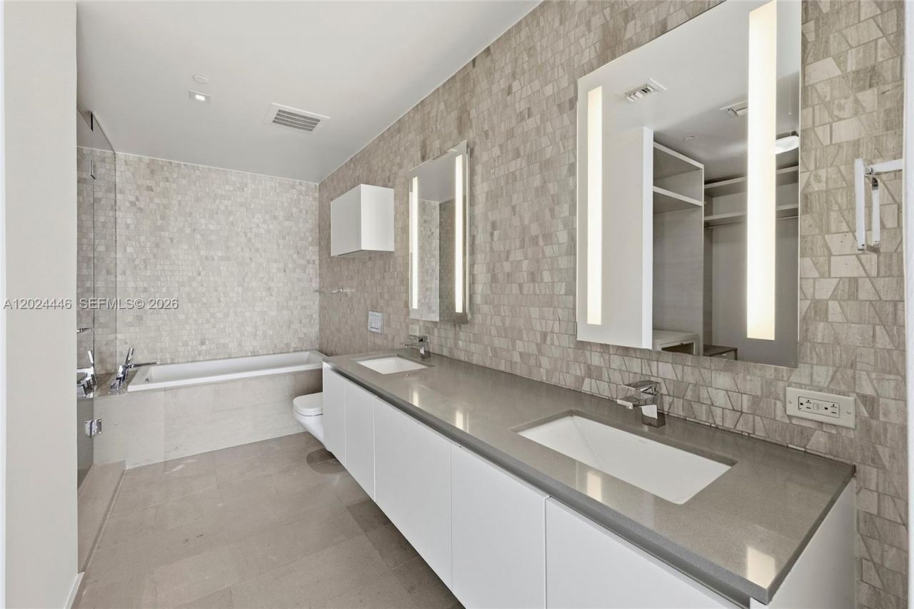 88 SW 7th St , Unit 2008, Miami, FL 33130 Photo