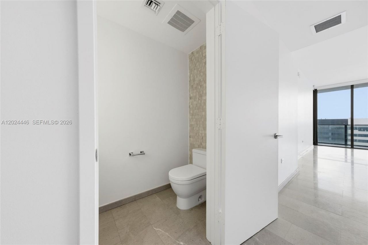88 SW 7th St , Unit 2008, Miami, FL 33130 Photo