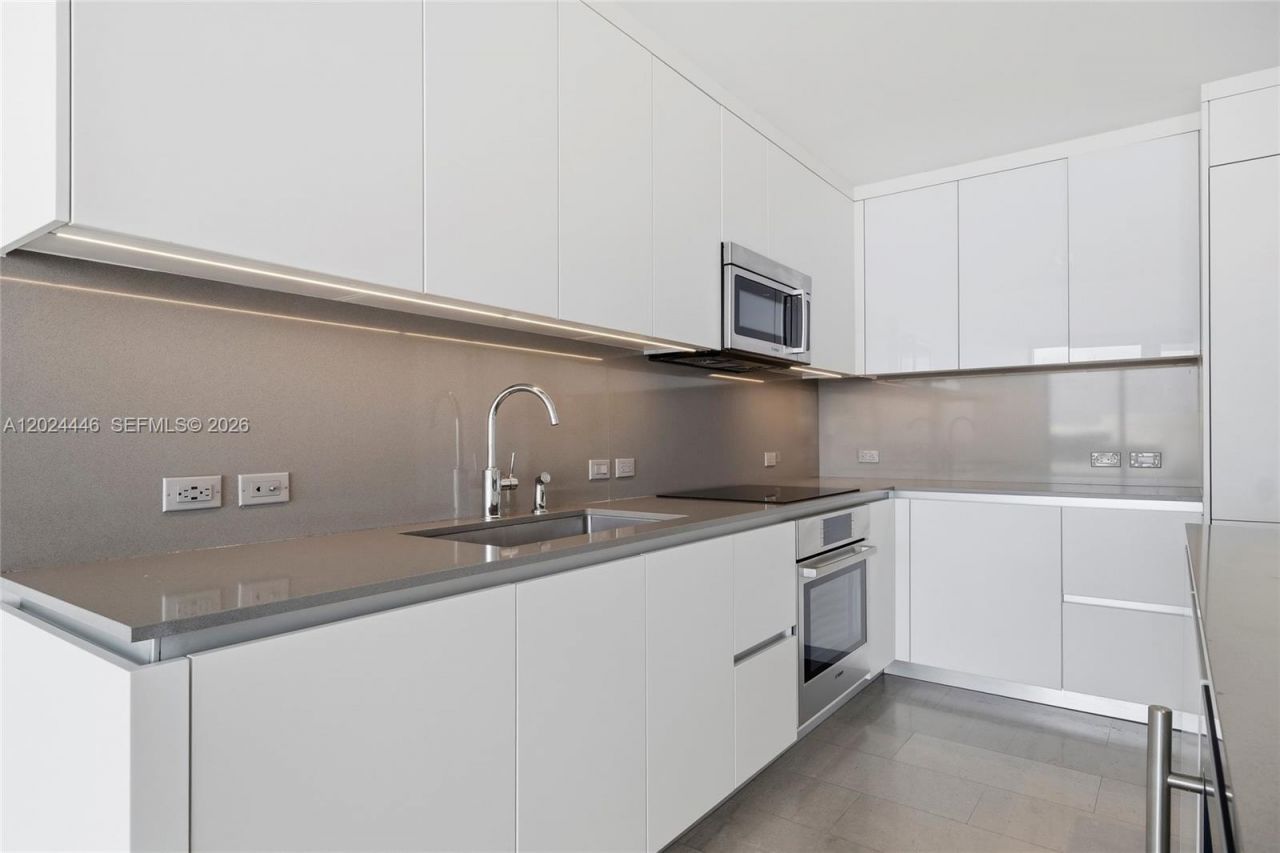 88 SW 7th St , Unit 2008, Miami, FL 33130 Photo
