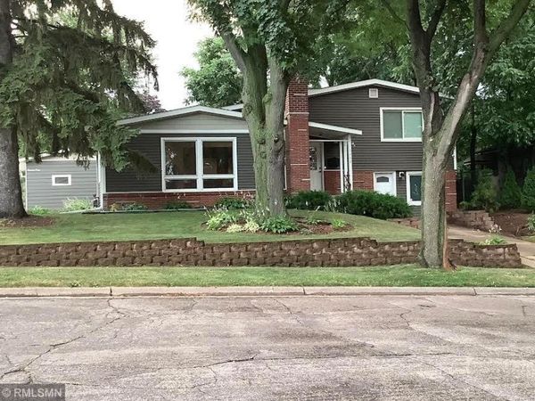 1440 Mcafee Street , Saint Paul, MN 55106