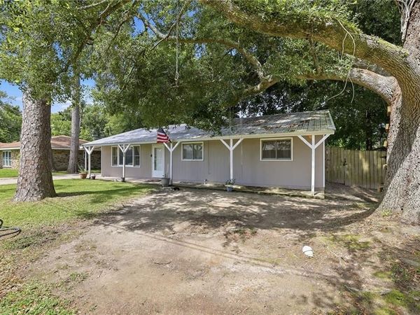 135 LEBLANC Street , Ponchatoula, LA 70454