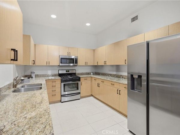 917 S New Hampshire , Los Angeles, CA 90006