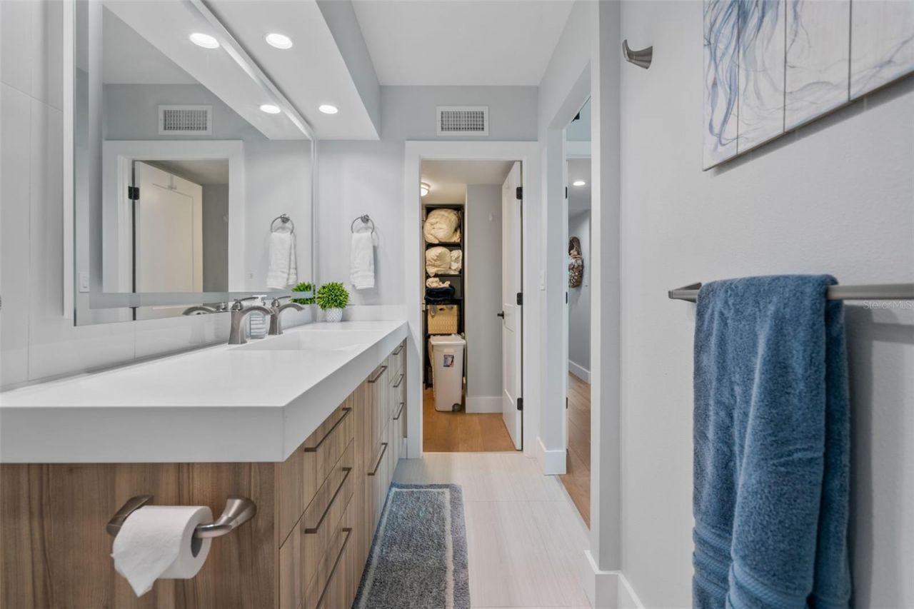 1050 Longboat Club Road, Unit 901, Longboat Key, FL 34228 Photo