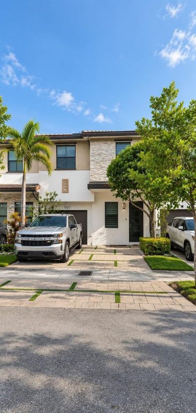 16012 NW 91st Ct, Miami Lakes, FL 33018 Photo