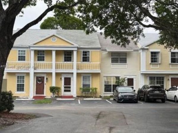 2856 Cambridge Ln , Cooper City, FL 33026