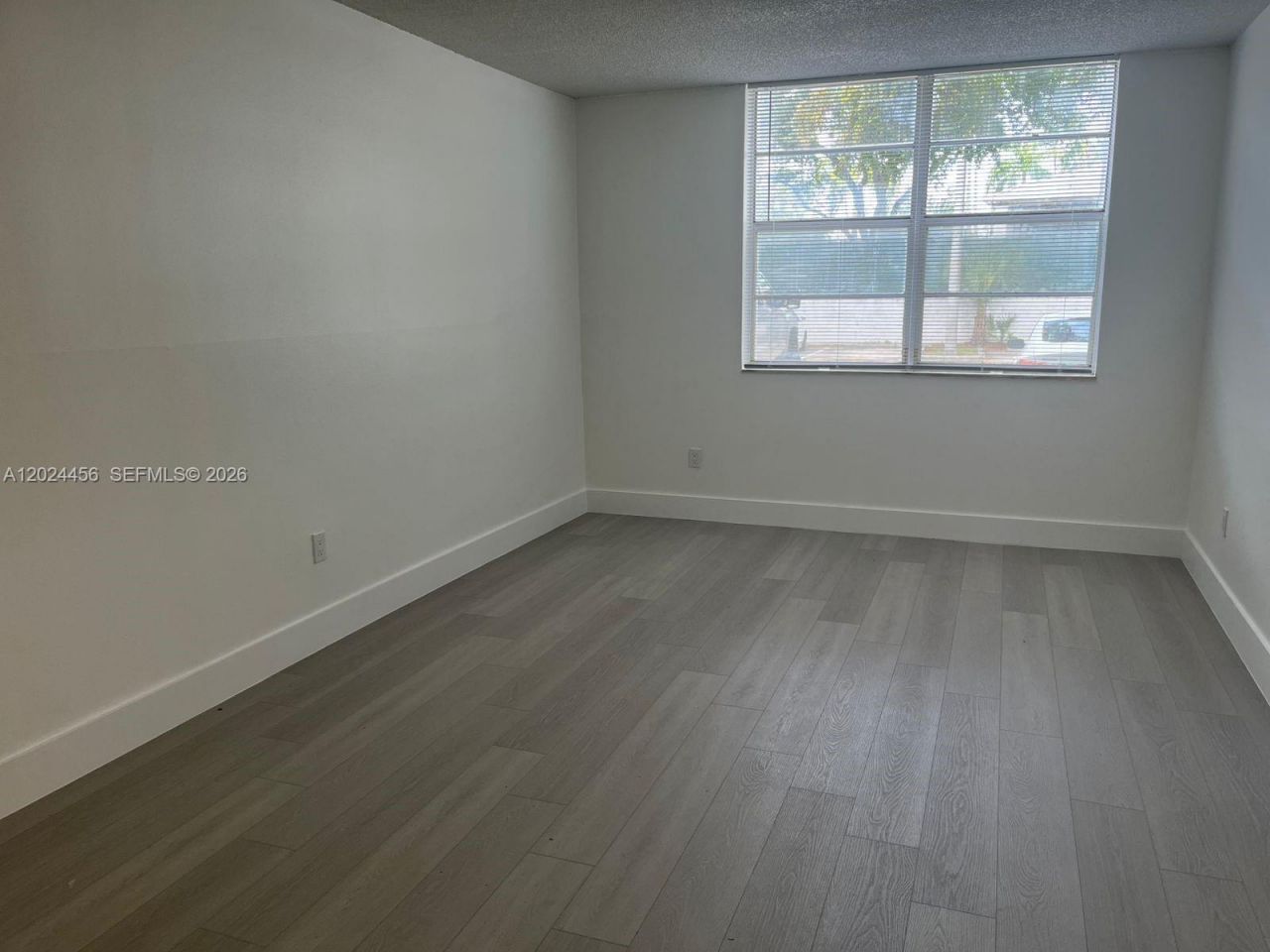 484 NW 165th St Rd, Unit A-111, Miami, FL 33169 Photo