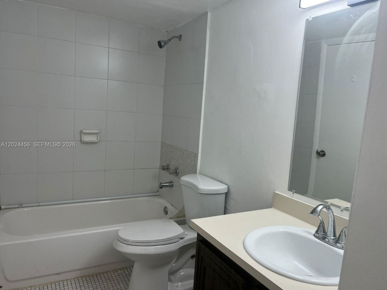 484 NW 165th St Rd, Unit A-111, Miami, FL 33169 Photo