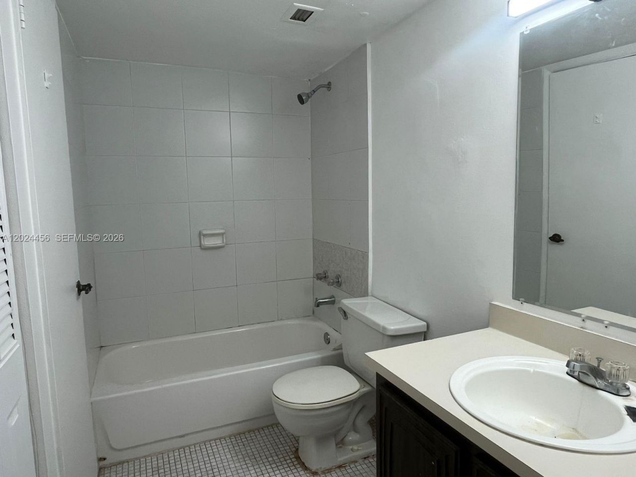 484 NW 165th St Rd , Unit A-111, Miami, FL 33169 Photo