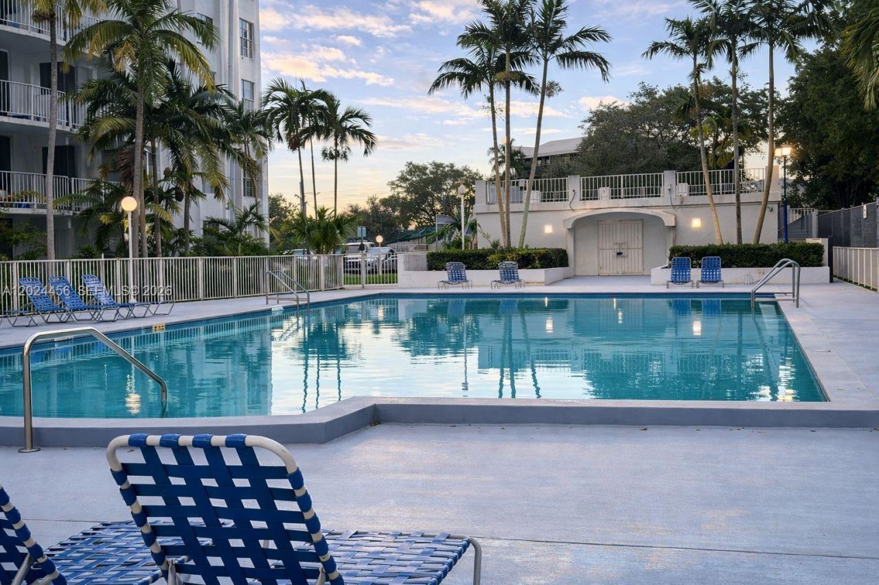484 NW 165th St Rd , Unit A-111, Miami, FL 33169 Photo