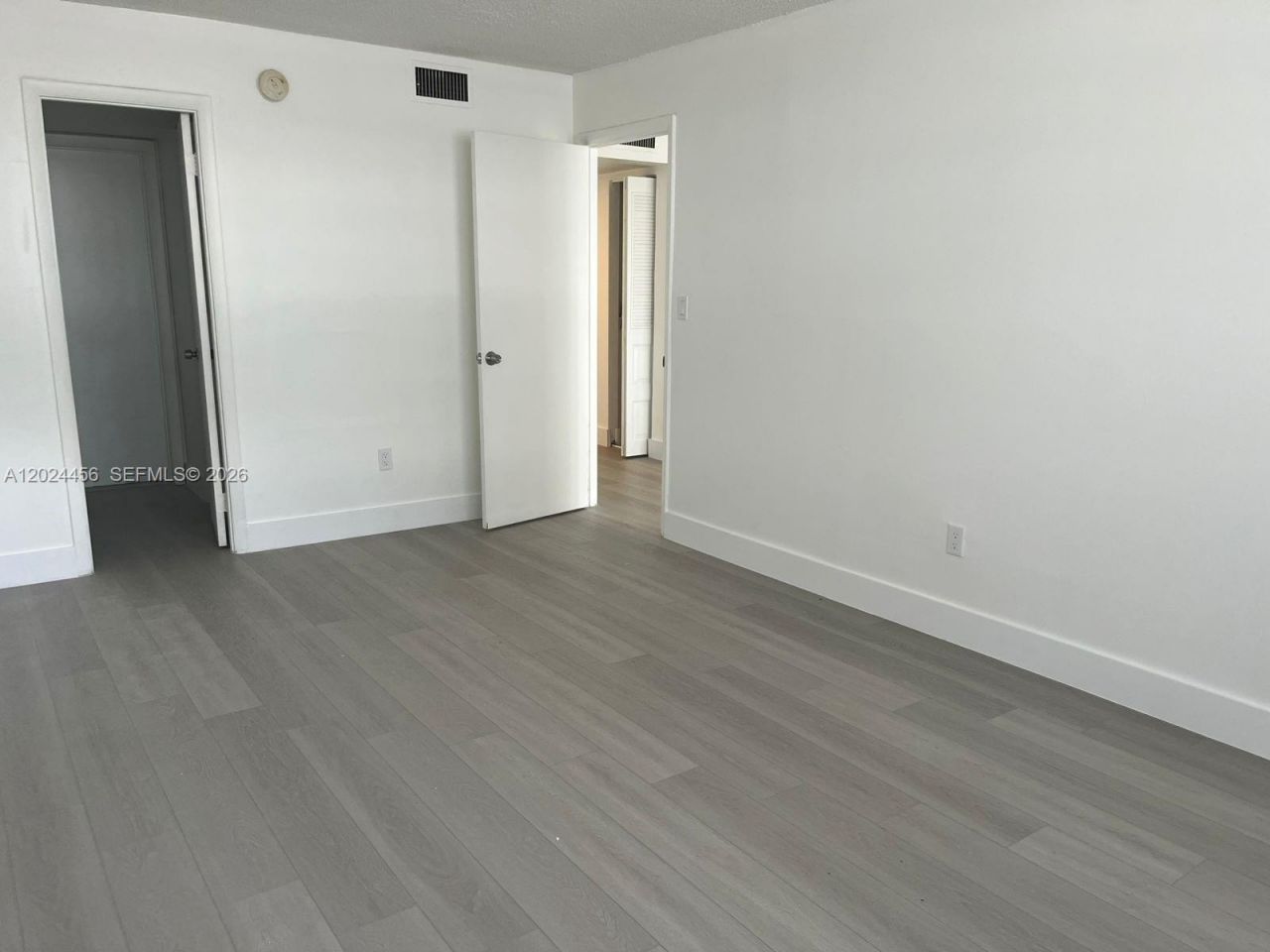 484 NW 165th St Rd, Unit A-111, Miami, FL 33169 Photo