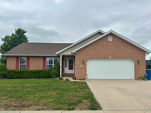 50 Willow Lane , Highland, IL 62249