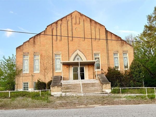 201 E Quitman Avenue , Gladewater, TX 75647